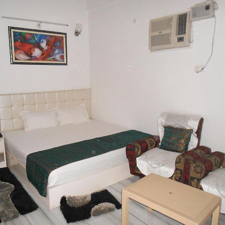 Ds Residency Varanasi-Prime Location-Parking エクステリア 写真