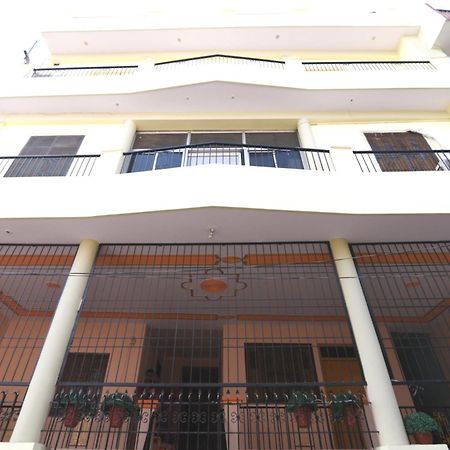 Ds Residency Varanasi-Prime Location-Parking エクステリア 写真