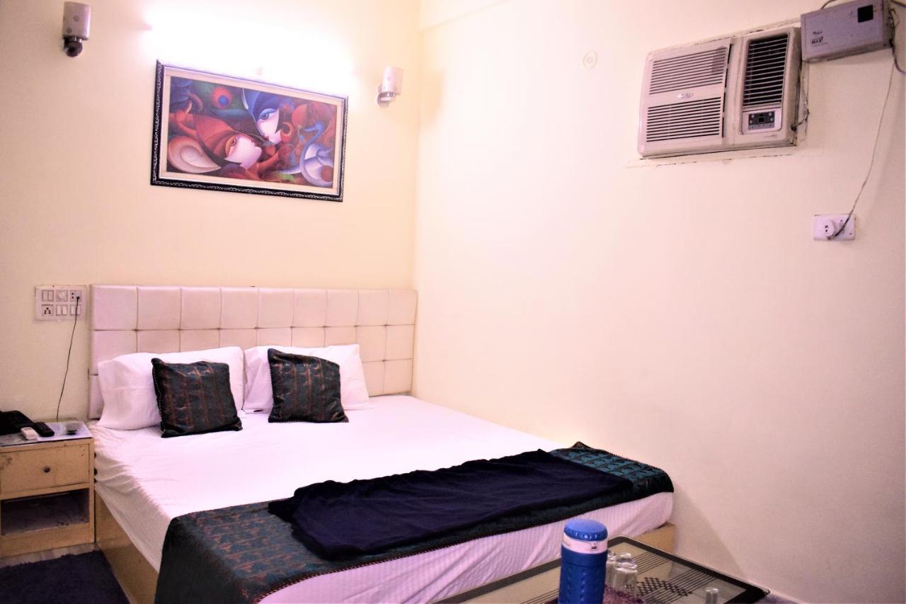 Ds Residency Varanasi-Prime Location-Parking エクステリア 写真