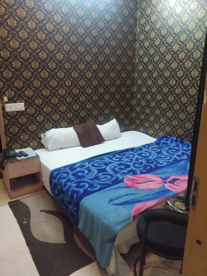 Ds Residency Varanasi-Prime Location-Parking エクステリア 写真