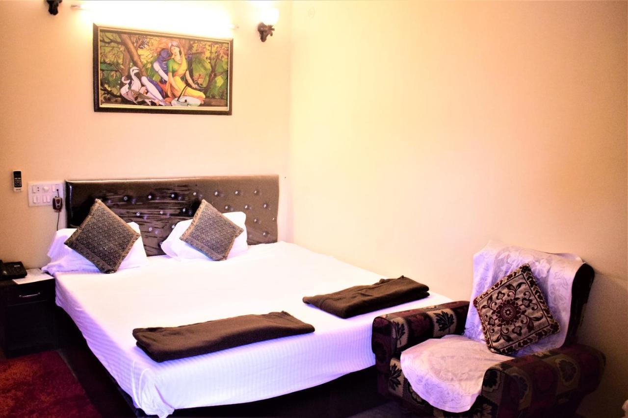Ds Residency Varanasi-Prime Location-Parking エクステリア 写真