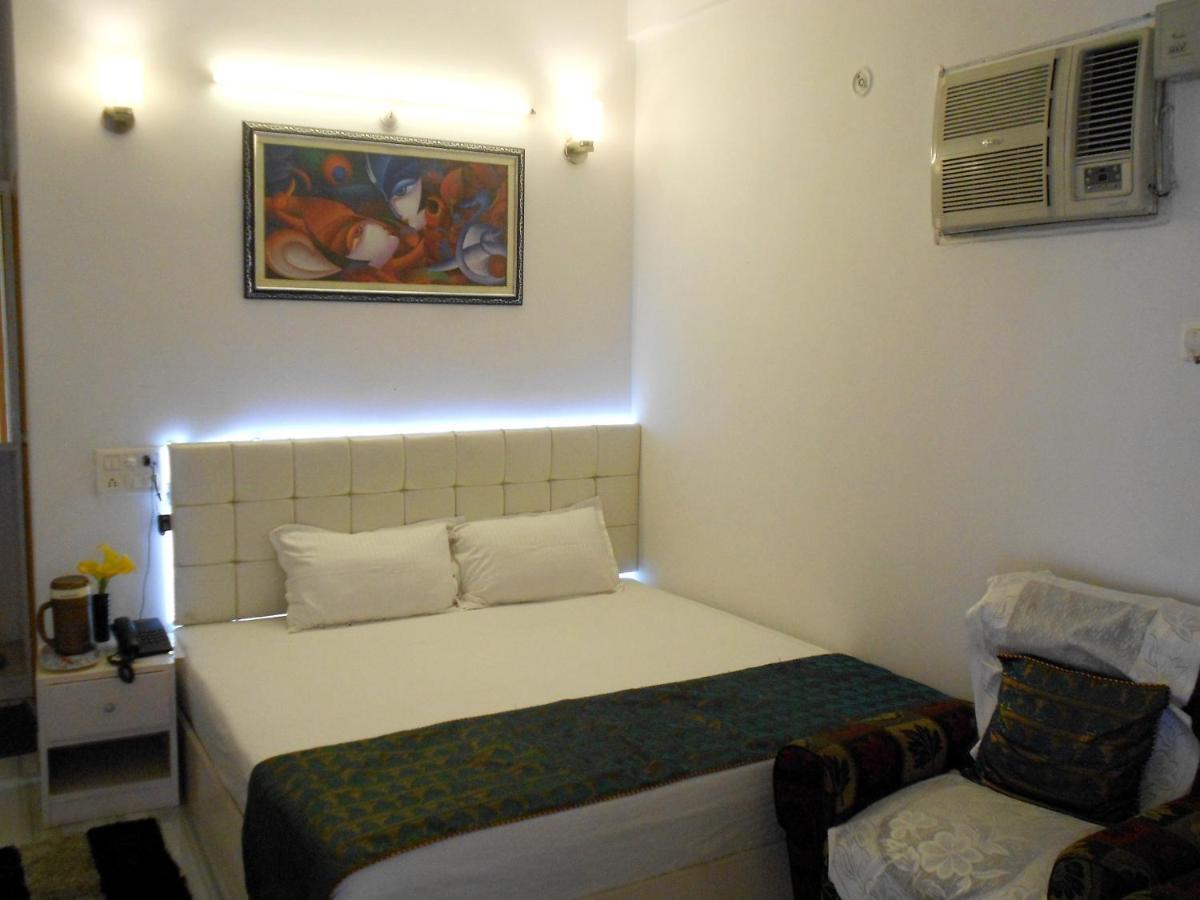Ds Residency Varanasi-Prime Location-Parking エクステリア 写真