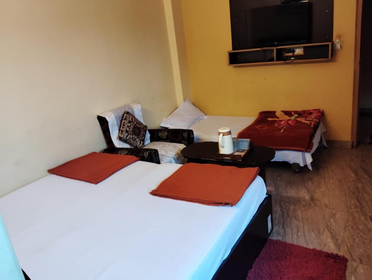 Ds Residency Varanasi-Prime Location-Parking エクステリア 写真