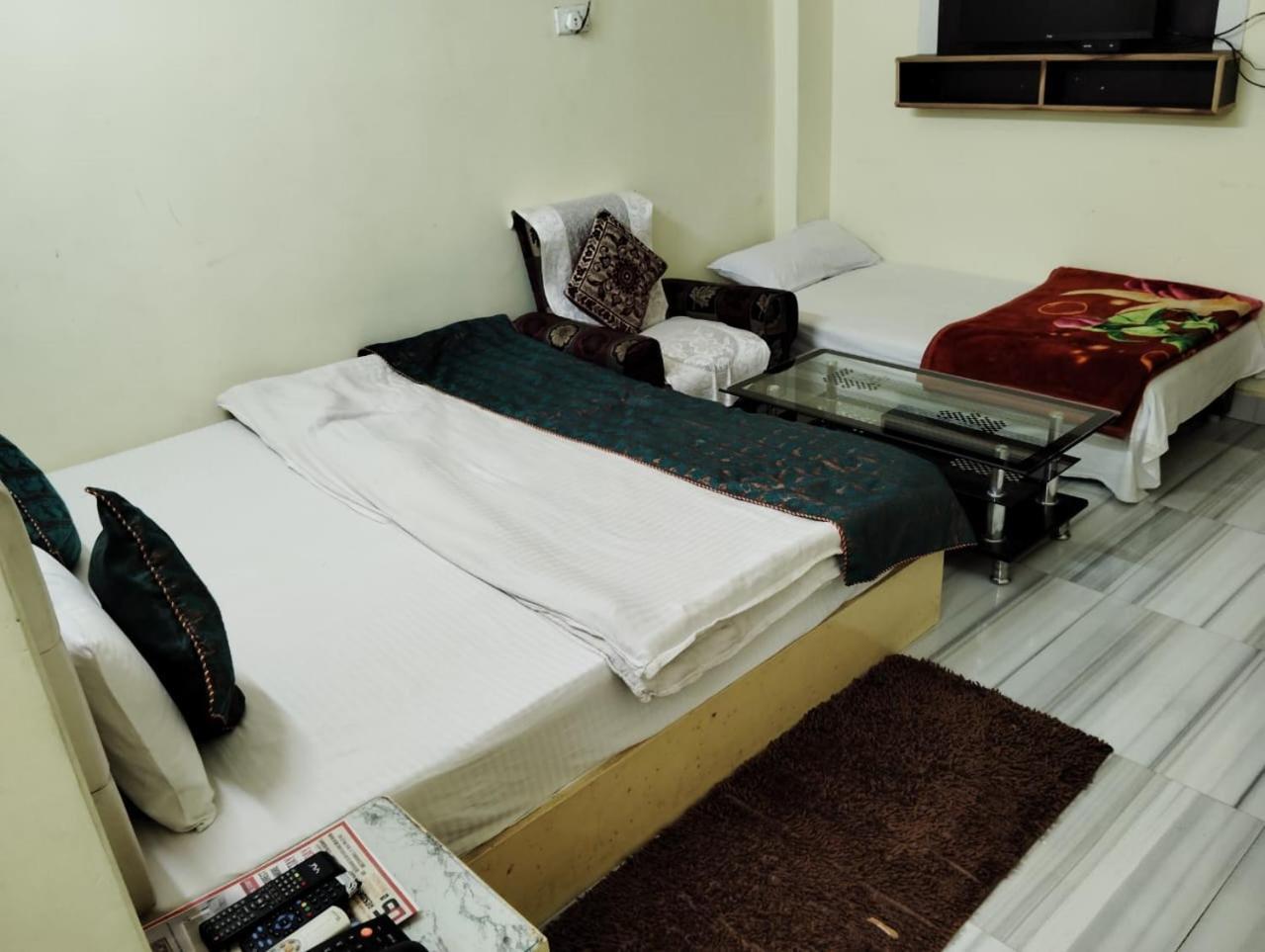 Ds Residency Varanasi-Prime Location-Parking エクステリア 写真
