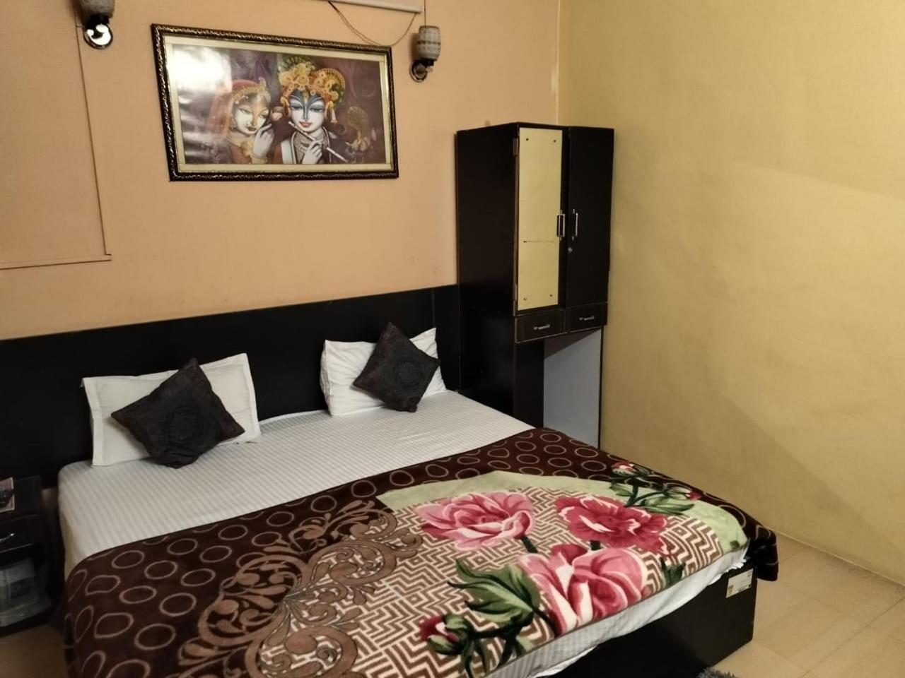 Ds Residency Varanasi-Prime Location-Parking エクステリア 写真