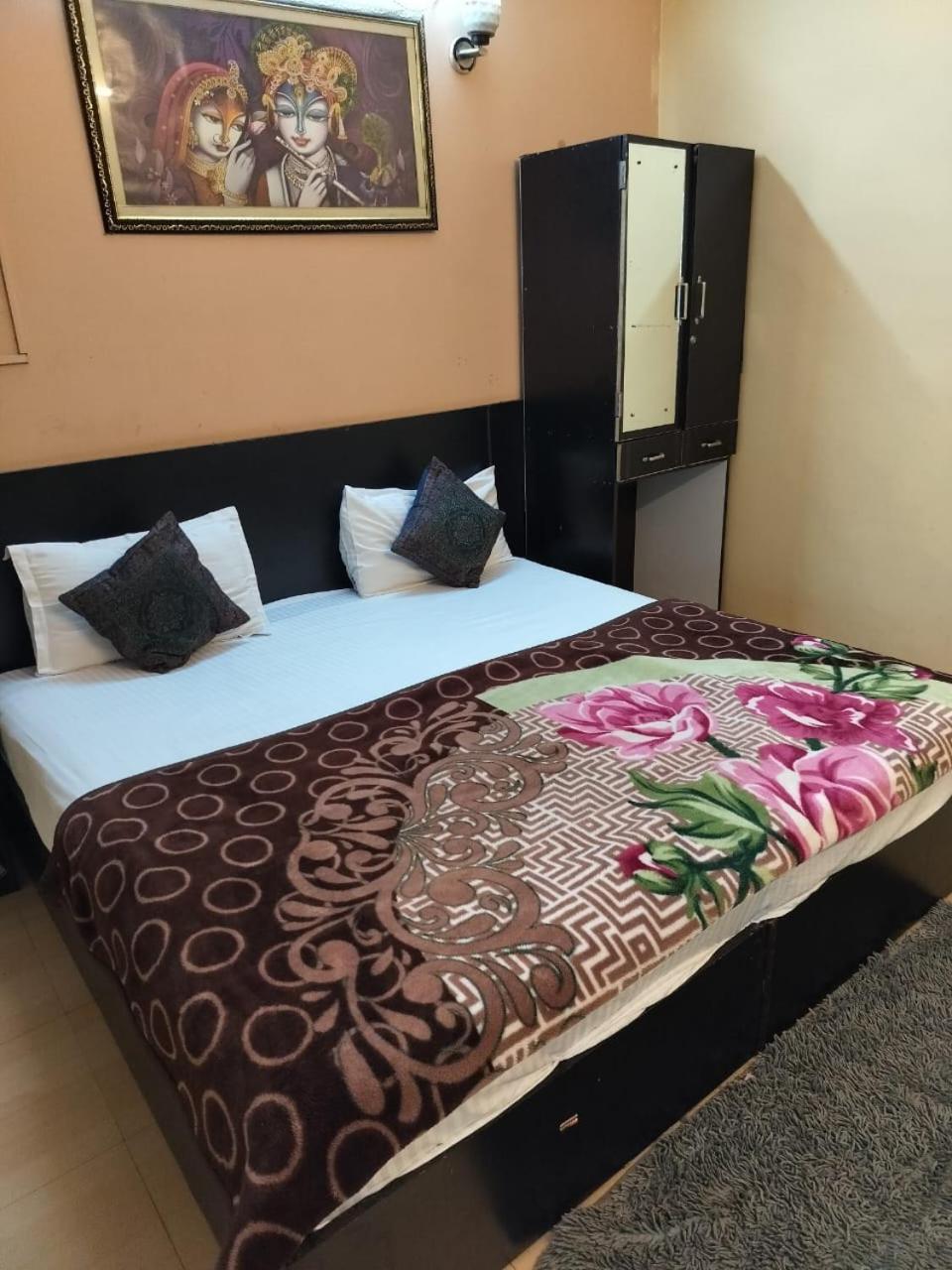 Ds Residency Varanasi-Prime Location-Parking エクステリア 写真