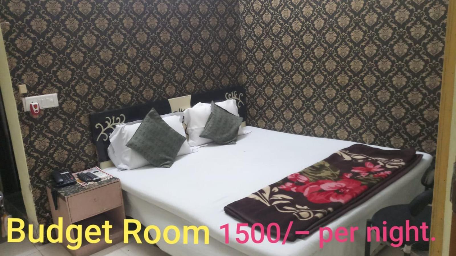 Ds Residency Varanasi-Prime Location-Parking エクステリア 写真