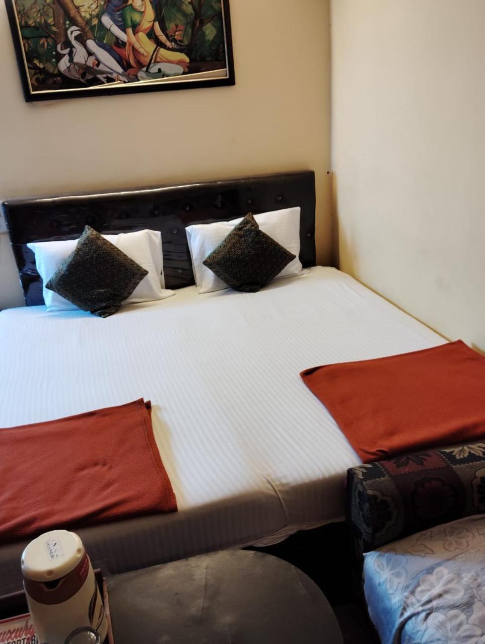 Ds Residency Varanasi-Prime Location-Parking エクステリア 写真