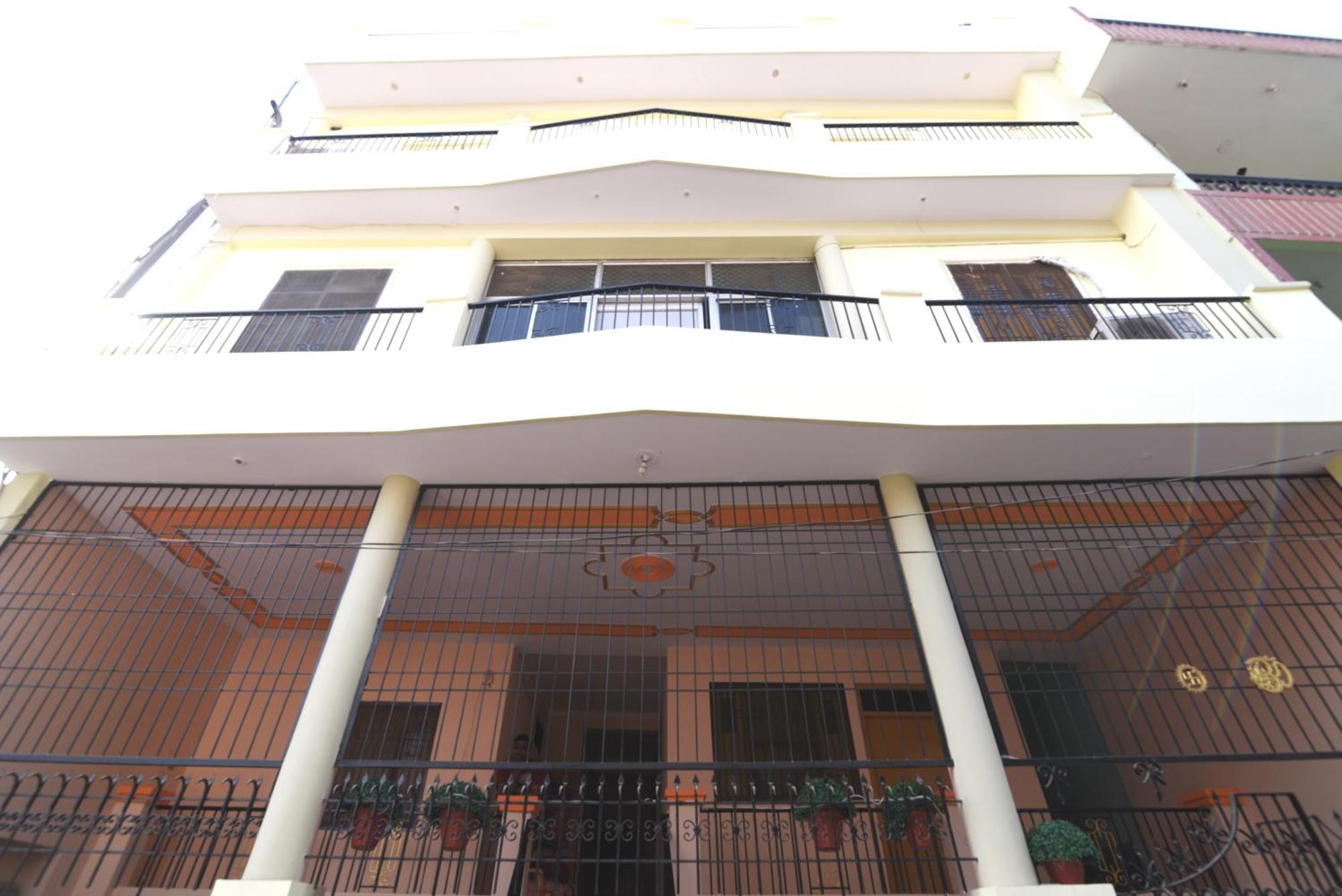 Ds Residency Varanasi-Prime Location-Parking エクステリア 写真