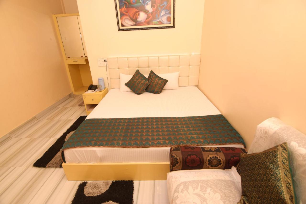 Ds Residency Varanasi-Prime Location-Parking エクステリア 写真